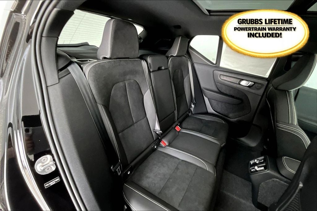 2026 Volvo XC40 B5 Ultra Black Edition