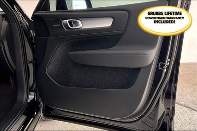 2026 Volvo XC40 B5 Ultra Black Edition