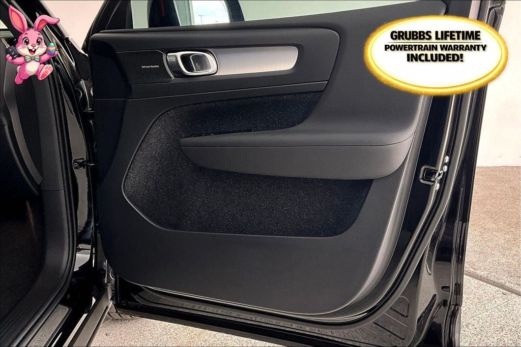 2026 Volvo XC40 B5 Ultra Black Edition