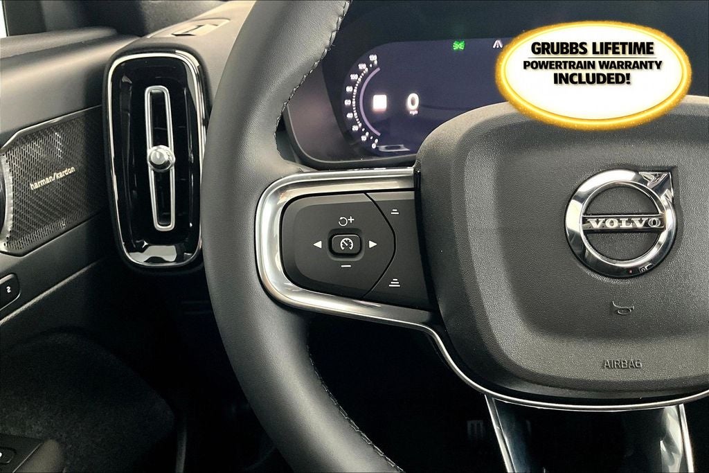 2026 Volvo XC40 B5 Ultra Black Edition