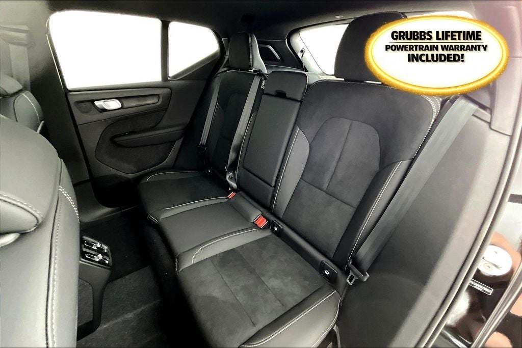 2026 Volvo XC40 B5 Ultra Black Edition