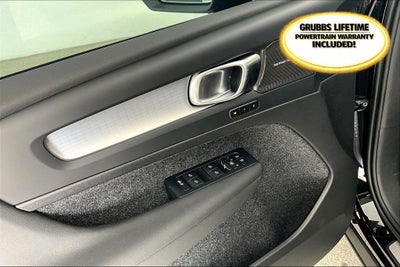 2026 Volvo XC40 B5 Ultra Black Edition