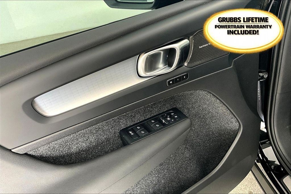 2026 Volvo XC40 B5 Ultra Black Edition