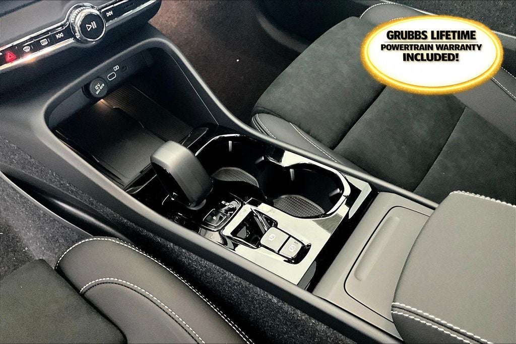 2026 Volvo XC40 B5 Ultra Black Edition