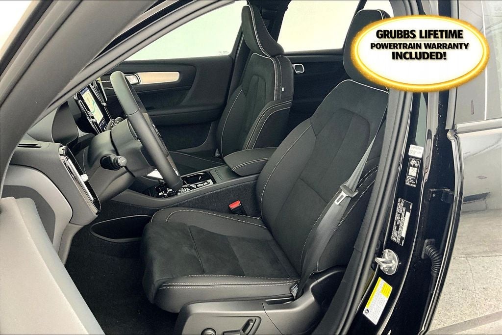 2026 Volvo XC40 B5 Ultra Black Edition