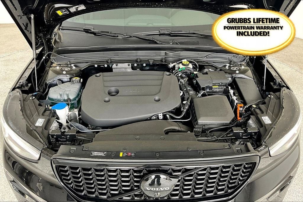 2026 Volvo XC40 B5 Ultra Black Edition