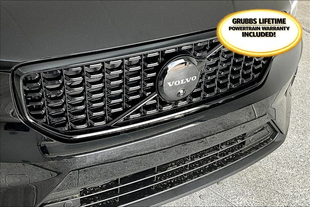 2026 Volvo XC40 B5 Ultra Black Edition