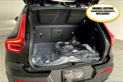 2026 Volvo XC40 B5 Ultra Black Edition