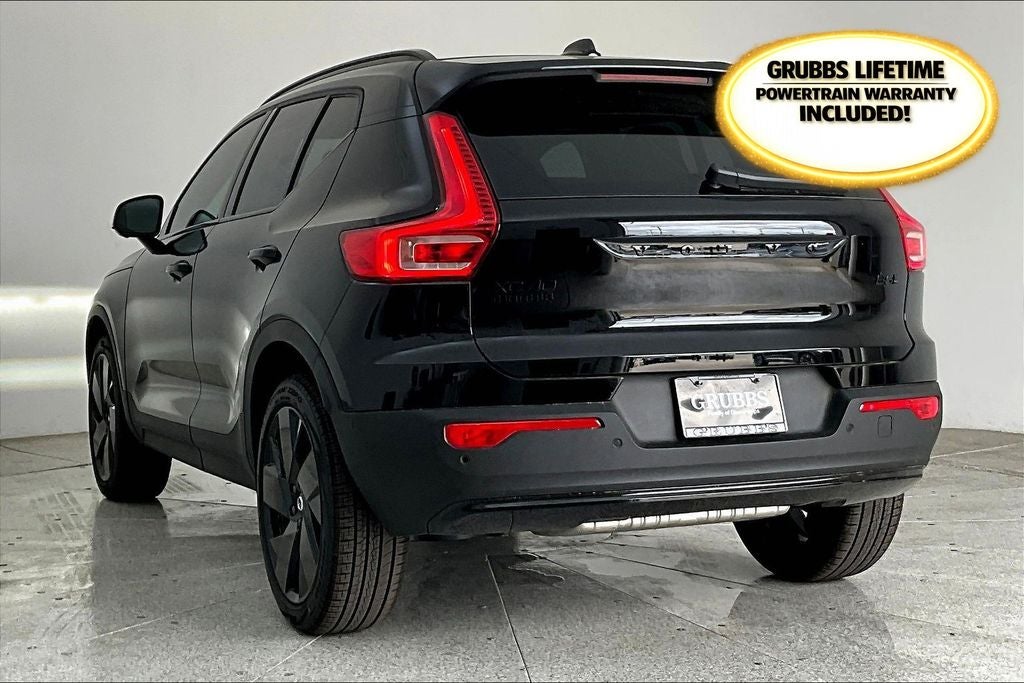 2026 Volvo XC40 B5 Ultra Black Edition