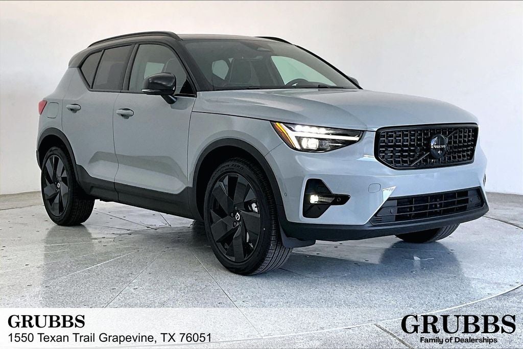 2026 Volvo XC40 B5 Ultra Black Edition