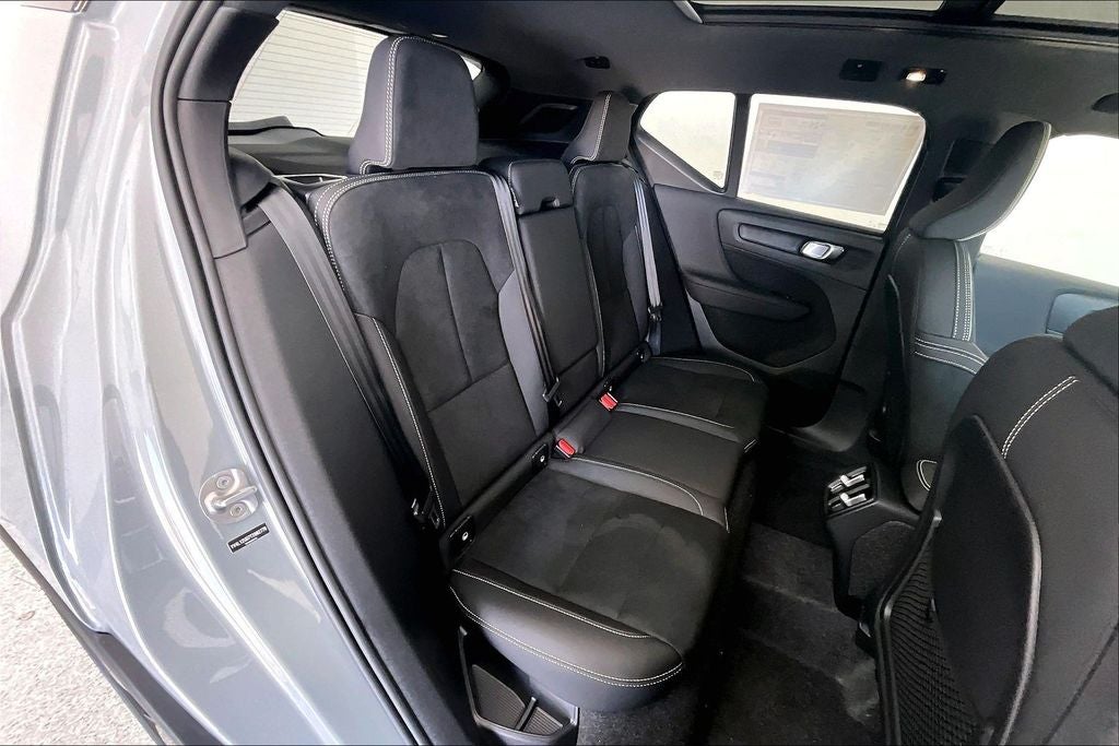 2026 Volvo XC40 B5 Ultra Black Edition