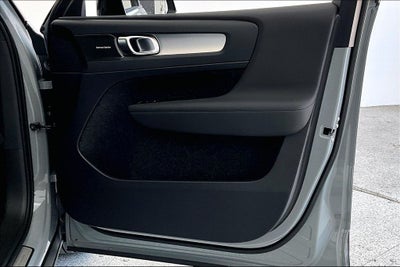2026 Volvo XC40 B5 Ultra Black Edition