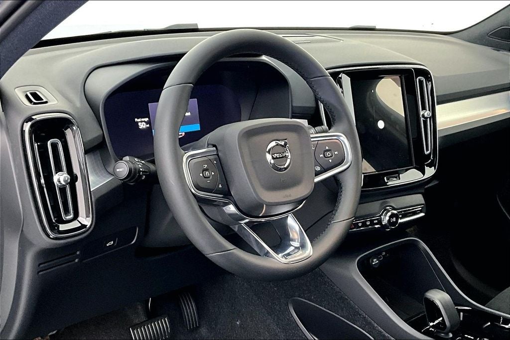 2026 Volvo XC40 B5 Ultra Black Edition