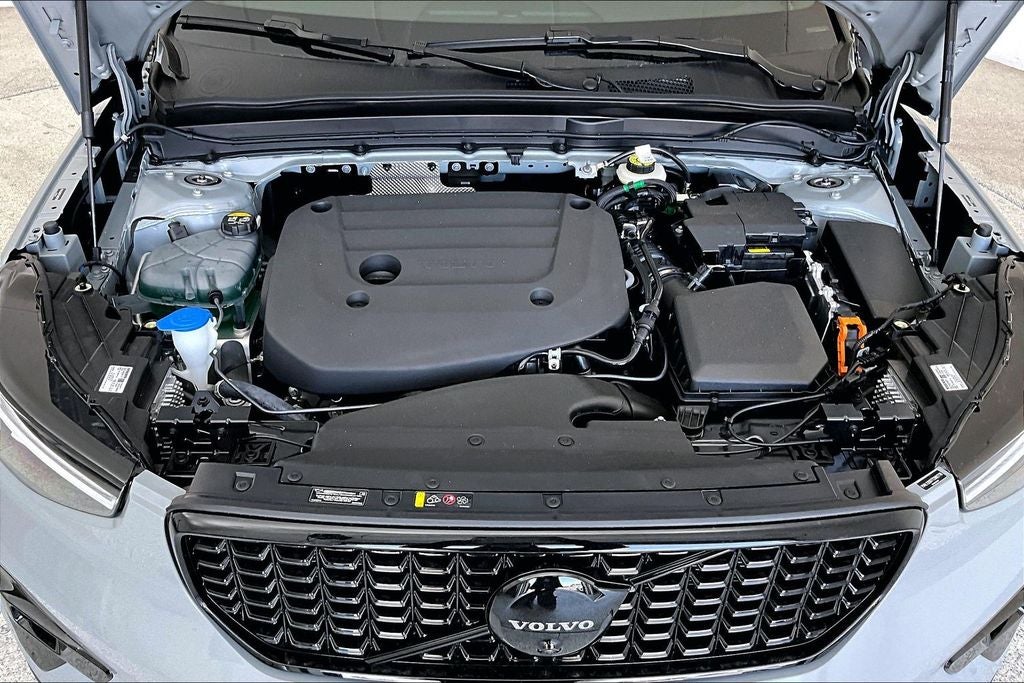 2026 Volvo XC40 B5 Ultra Black Edition