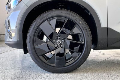 2026 Volvo XC40 B5 Ultra Black Edition