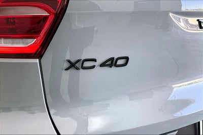 2026 Volvo XC40 B5 Ultra Black Edition