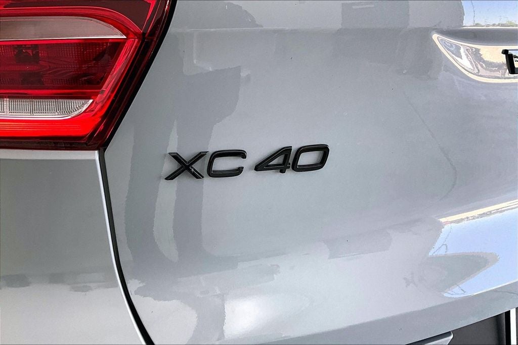 2026 Volvo XC40 B5 Ultra Black Edition