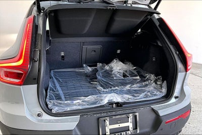 2026 Volvo XC40 B5 Ultra Black Edition