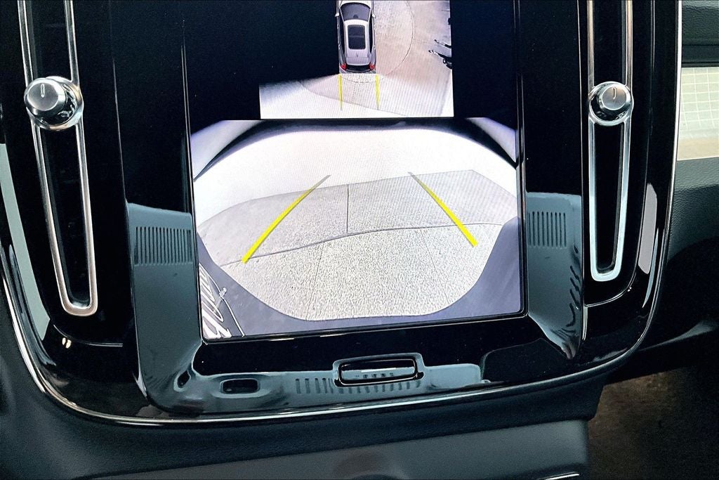 2026 Volvo XC40 B5 Ultra Black Edition