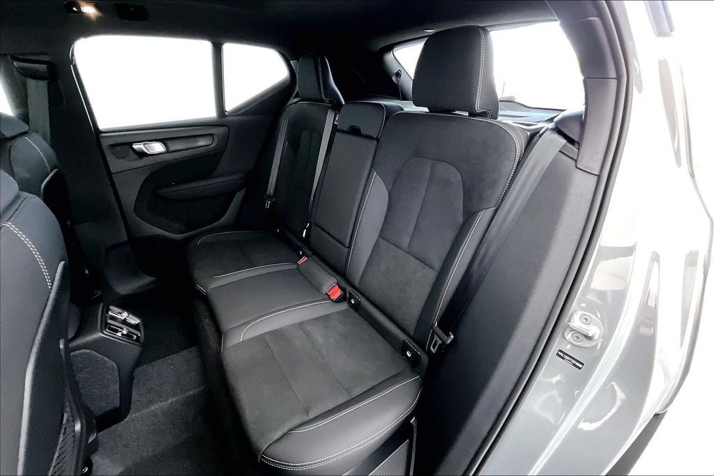 2026 Volvo XC40 B5 Ultra Black Edition