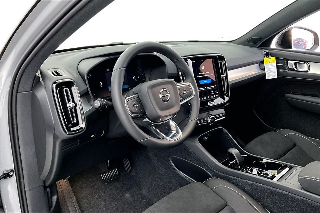 2026 Volvo XC40 B5 Ultra Black Edition