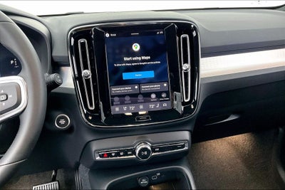 2026 Volvo XC40 B5 Ultra Black Edition
