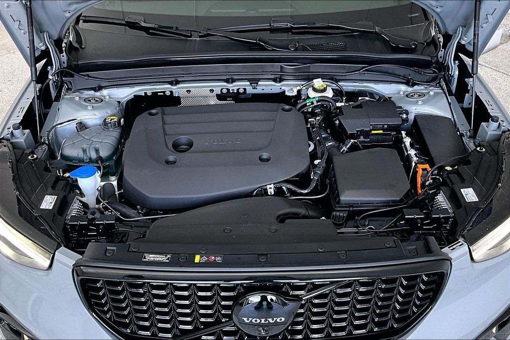 2026 Volvo XC40 B5 Ultra Black Edition
