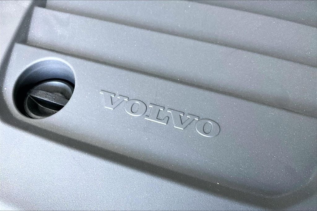 2026 Volvo XC40 B5 Ultra Black Edition
