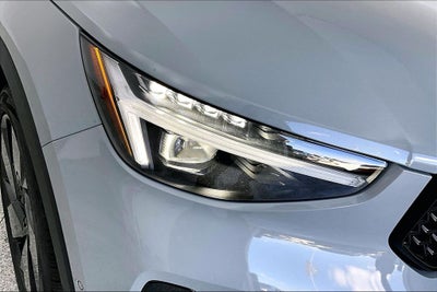 2026 Volvo XC40 B5 Ultra Black Edition