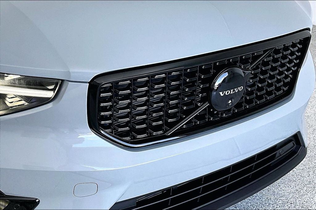 2026 Volvo XC40 B5 Ultra Black Edition