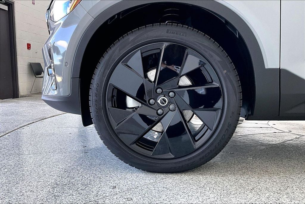 2026 Volvo XC40 B5 Ultra Black Edition