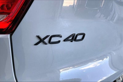 2026 Volvo XC40 B5 Ultra Black Edition