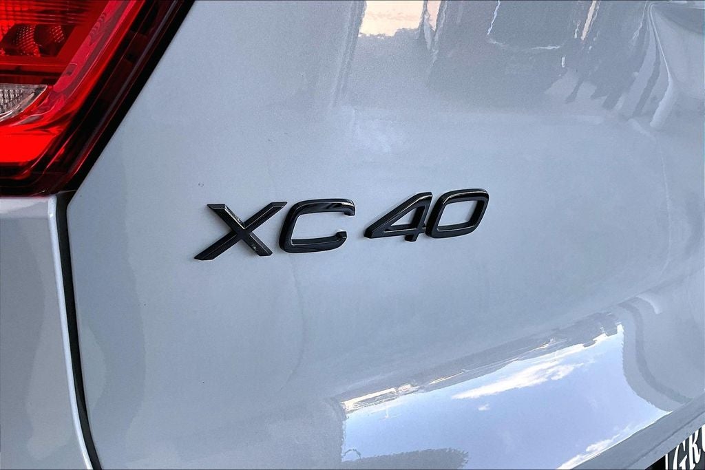 2026 Volvo XC40 B5 Ultra Black Edition