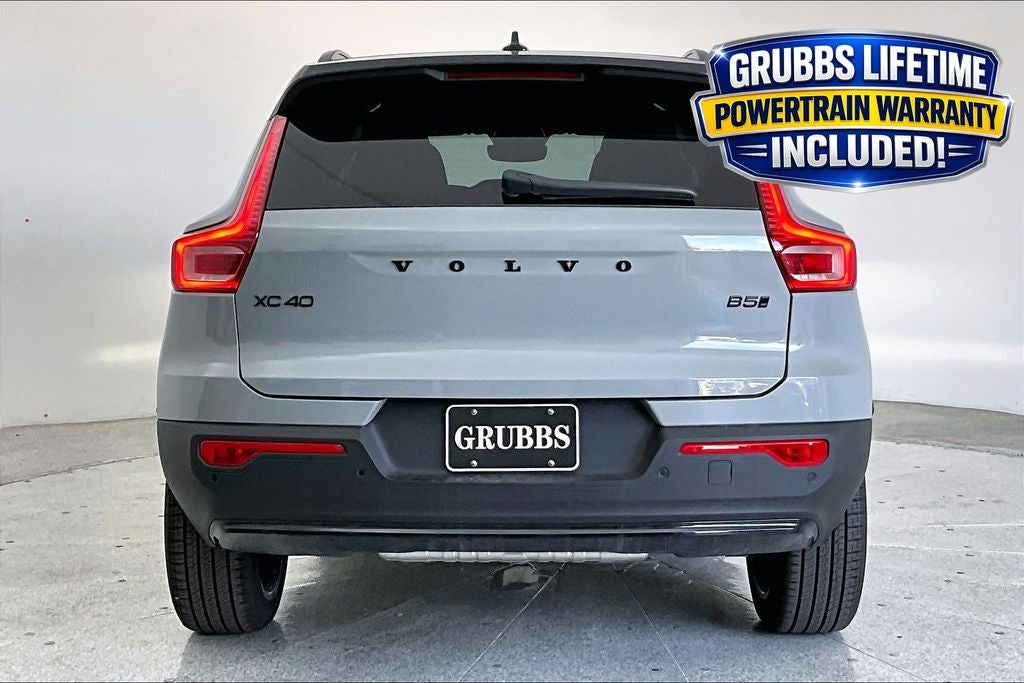 2026 Volvo XC40 B5 Ultra Black Edition