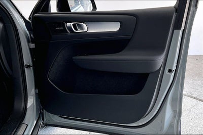 2026 Volvo XC40 B5 Ultra Black Edition
