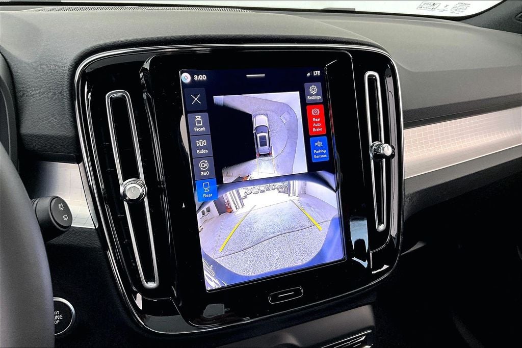 2026 Volvo XC40 B5 Ultra Black Edition