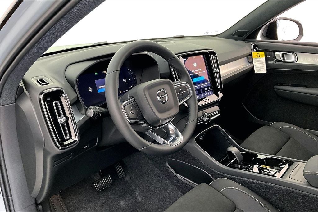 2026 Volvo XC40 B5 Ultra Black Edition