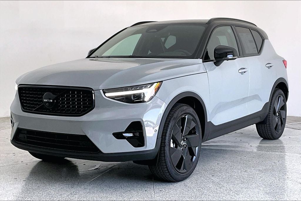 2026 Volvo XC40 B5 Ultra Black Edition