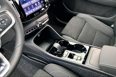 2026 Volvo XC40 B5 Ultra Black Edition
