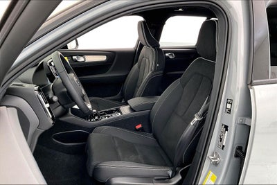 2026 Volvo XC40 B5 Ultra Black Edition