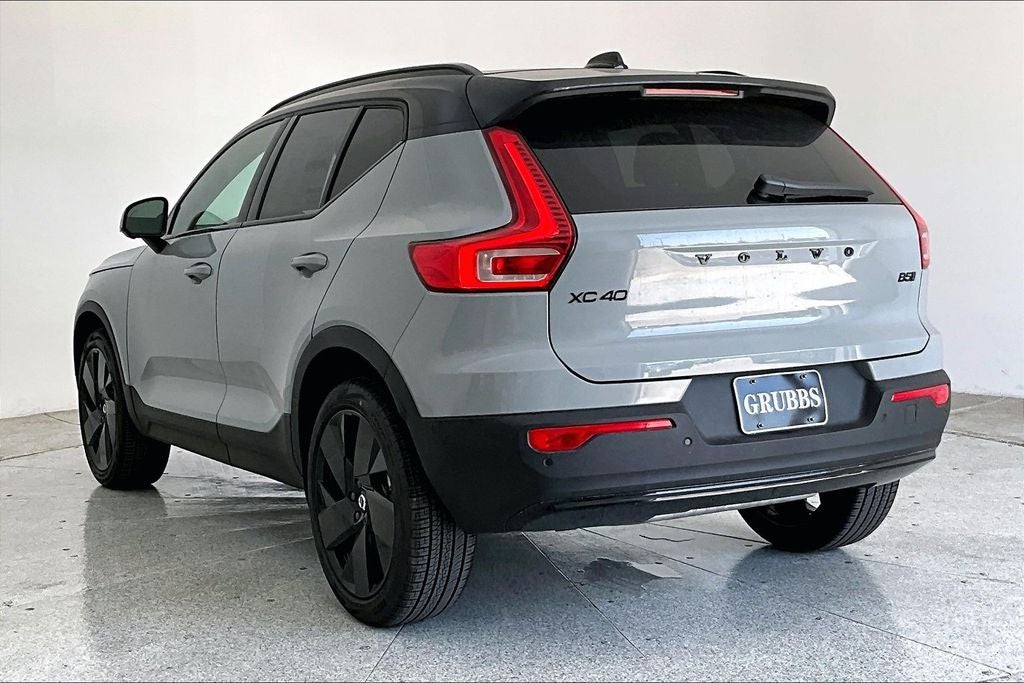 2026 Volvo XC40 B5 Ultra Black Edition
