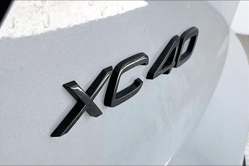 2026 Volvo XC40 B5 Ultra Black Edition
