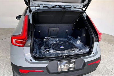 2026 Volvo XC40 B5 Ultra Black Edition