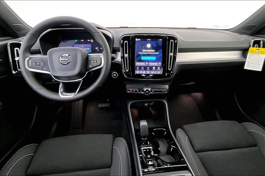 2026 Volvo XC40 B5 Ultra Black Edition