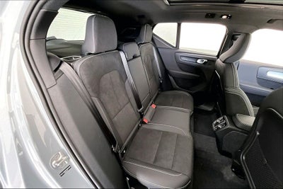 2026 Volvo XC40 B5 Ultra Black Edition