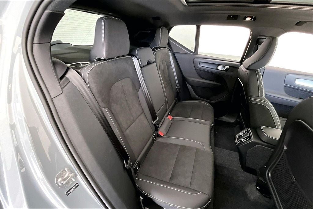 2026 Volvo XC40 B5 Ultra Black Edition