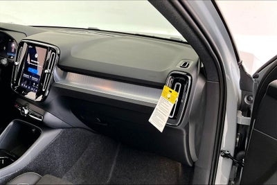 2026 Volvo XC40 B5 Ultra Black Edition