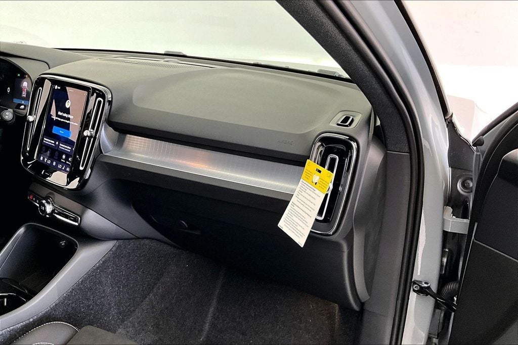 2026 Volvo XC40 B5 Ultra Black Edition