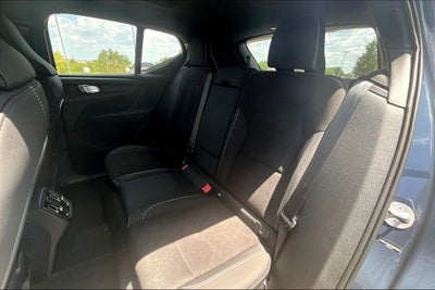 2026 Volvo XC40 B5 Ultra Black Edition