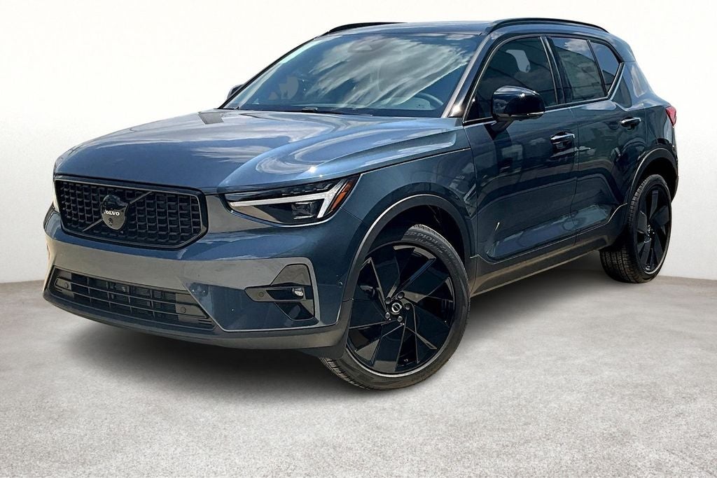 2026 Volvo XC40 B5 Ultra Black Edition